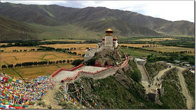 “山顶上的宫殿”西藏的庙宇宫殿为什么大多建在山崖之上？