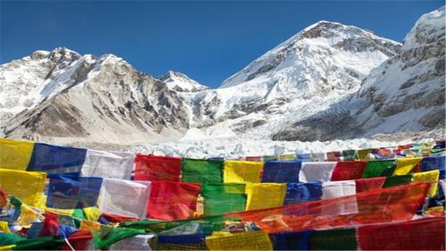 珠穆朗玛峰，一半在尼泊尔一半在中国，为何全球都说它属于中国？