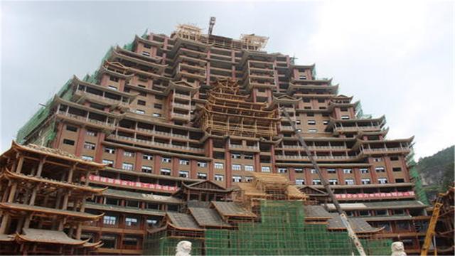 贵州大山第一“豪宅”，楼高99.9米，申请三项吉尼斯纪录