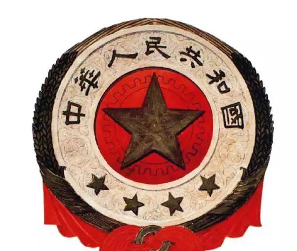 “国徽”设计者究竟是谁，是张仃还是林徽因？