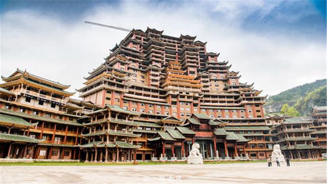 贵州大山第一“豪宅”，楼高99.9米，申请三项吉尼斯纪录
